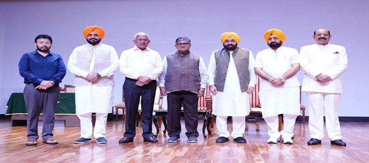 पंजाब के मुख्यमंत्री भगवंत मान ने रवजोत सिंह, हरदीप मुंडियन सहित 5 नए कैबिनेट मंत्रियों को शामिल किया