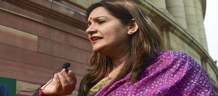 'मोहब्बत की दुकान': लोकसभा में राहुल गांधी के 'फ्लाइंग किस' पर प्रियंका चतुर्वेदी