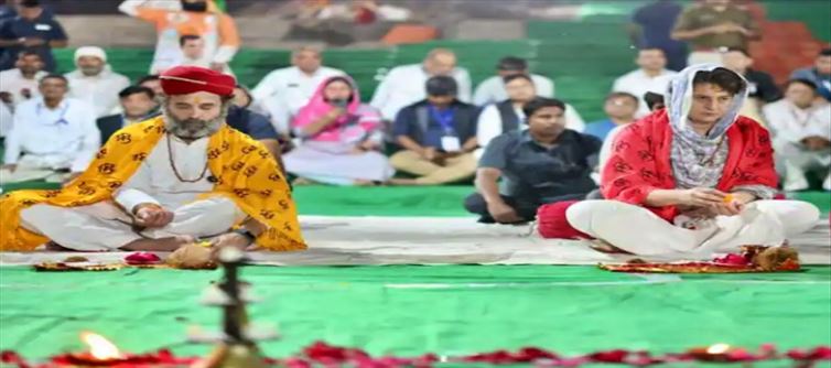राहुल गांधी ने प्रियंका के साथ नर्मदा घाट पर आरती की