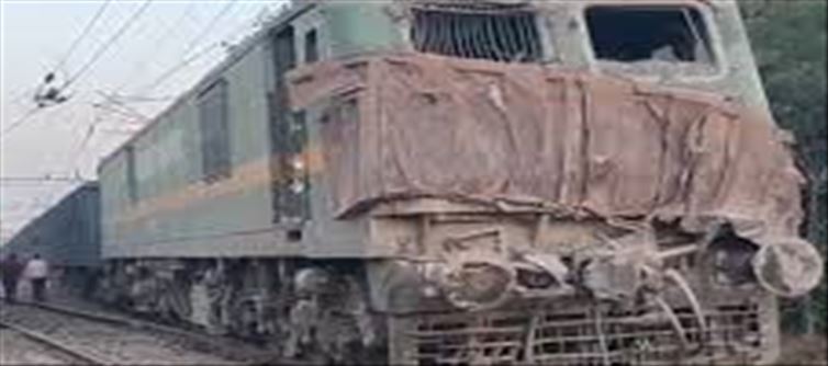 Rail accident in Amethi, dumper broke the crossing