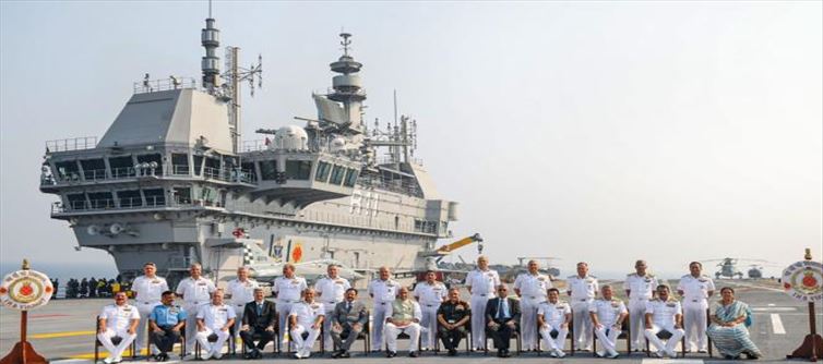 राजनाथ सिंह ने आईएनएस विक्रांत पर शीर्ष नौसेना कमांडरों को संबोधित किया