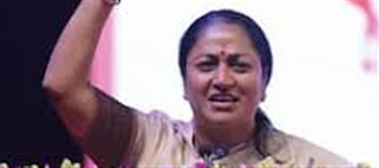 Rekha Gupta Government strict on arbitrary fee hike!