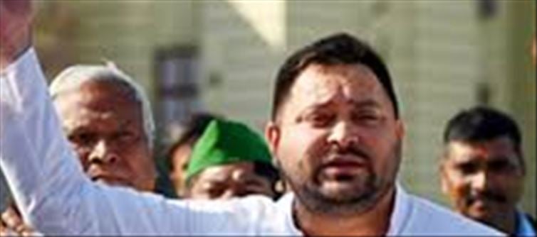 Samrat was presenting the budget, CM gestured seeing Tejashwi!