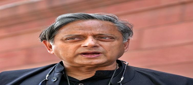 मोदी हर चुनावी साल में राजनीतिक एजेंडा बदलते हैं: शशि थरूर
