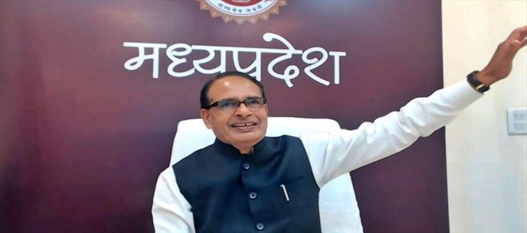 दिवाली की पूर्व संध्या पर शिवराज सिंह चौहान ने अनाथ बच्चों के साथ किया डांस