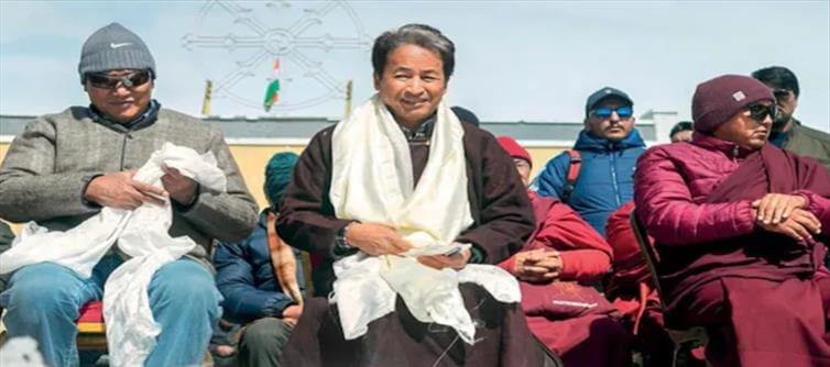 दिल्ली मार्च के दौरान हिरासत में लिए गए 120 लोगों में सोनम वांगचुक भी शामिल