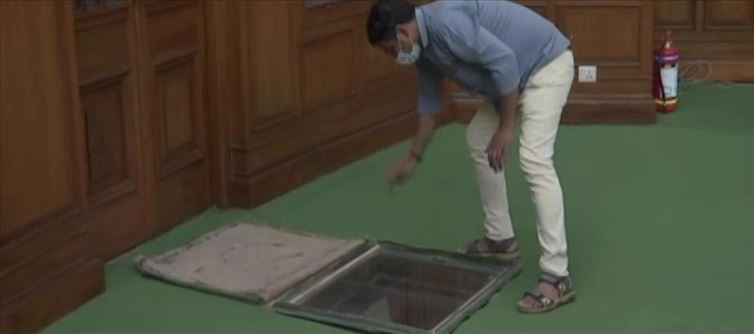 వామ్మో సొరంగం.. ఎక్కడ బయట పడిందో తెలుసా?