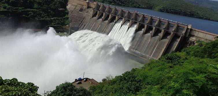 కృష్ణమ్మ పరవళ్లు.. శ్రీశైలం గేట్లు ఎత్తనున్న చంద్రబాబు?