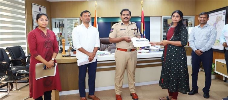 Telangana Hyderabad Cyber Crime Police Recovered more than 2 Crores after receiving Complaints to 1930