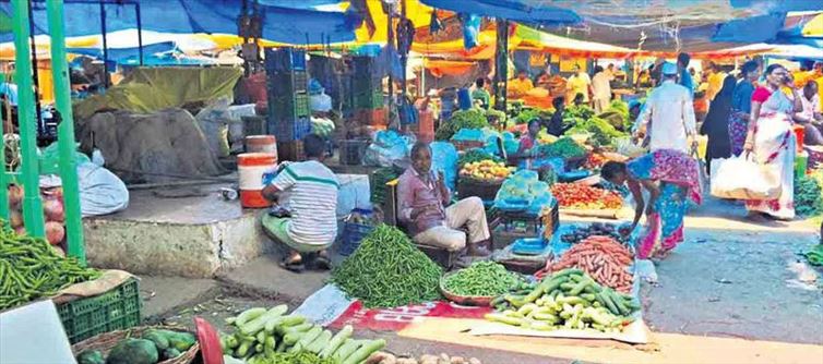 Telangana Hyderabad - Vegetable prices pinch pockets
