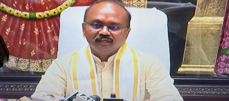 लड्डू विवाद के बीच आंध्र सरकार ने तिरुपति मंदिर ट्रस्ट से रिपोर्ट मांगी