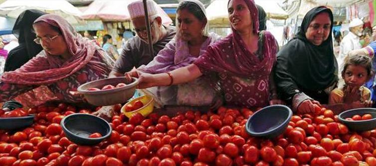 Tomato prices Slashed - You can get it for Rs.30 per kg!