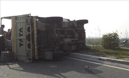 50 year old truck driver killed, hung to a tree.