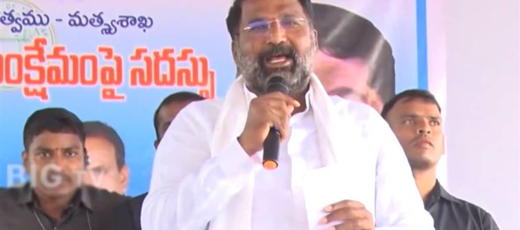 నాకు రేవంత్ రెడ్డి పిచ్చి శాఖలిచ్చారంటున్న మంత్రి.. ఉన్నది కాస్తా ఊడుతుందా?
