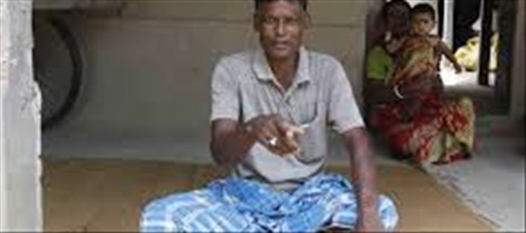 Villagers boycotted elections; The mysterious people who came to cast fake votes were chased away and beaten