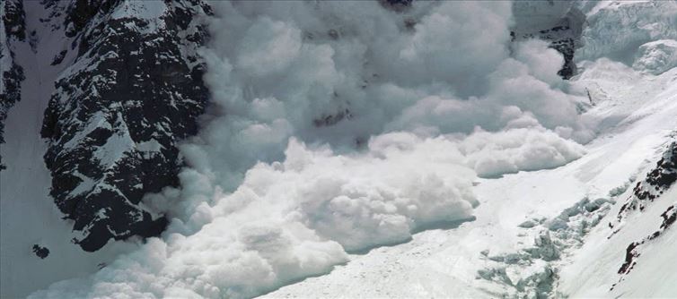 Why do avalanches happen in Himalayan region of Uttarakhand?