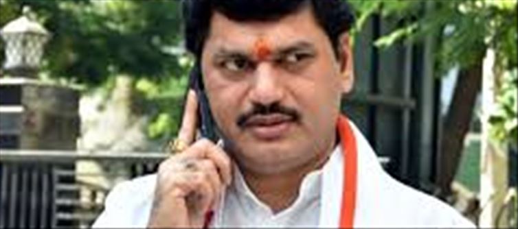Will Dhananjay Munde resign? First wife Munde claims...