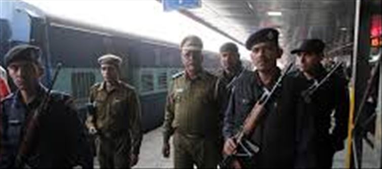 Woman molested in express train, Railway Police arrested the accused!