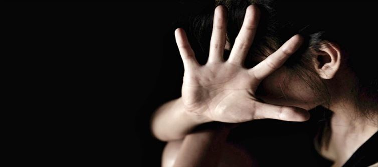 झारखंड में प्रेम प्रसंग के चलते महिला को निर्वस्त्र कर पेड़ से बांधा गया