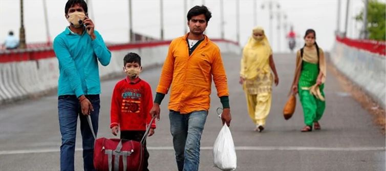 पैदल और अवैध गाड़ियों से यात्रा करने वाले प्रवासी मजदूरों पर योगी सरकार हुई बेहद सख्त