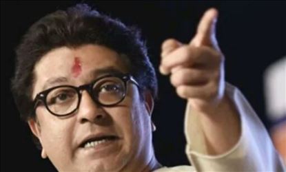 राज ठाकरेंनी कसबा गणपतीचे दर्शन घेऊन फोडला प्रचाराचा नारळ