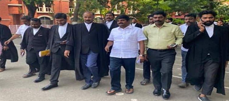 Ex-minister Vijayabaskar should be given Rs 1 crore..!?
