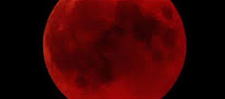 🌕 Moon Will Turn Red on Holi Eve for ~58 Minutes