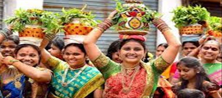 బోనాల పండుగ ఎందుకు జరుపుకుంటామో తెలుసా ?