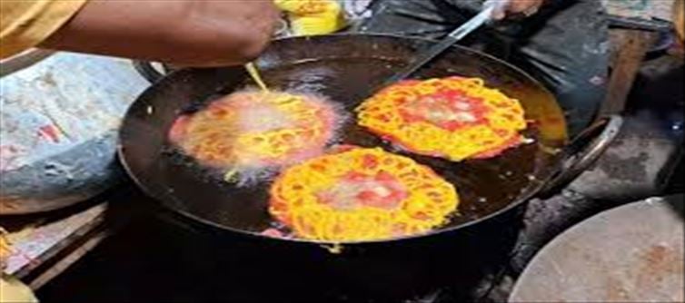 Jumbo Jalebis Steal the Show at Purulia's Vishwakarma Festival