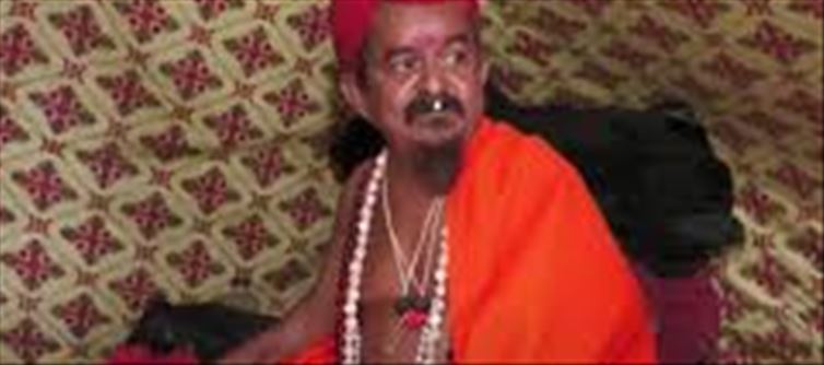 Who is the 'Currency Baba' who came to Maha Kumbh?