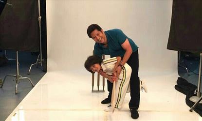 Small kid gives 'batting tips' to Sachin?