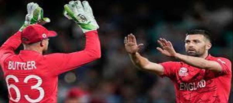 England defeated Sri Lanka to go to the semifinals...