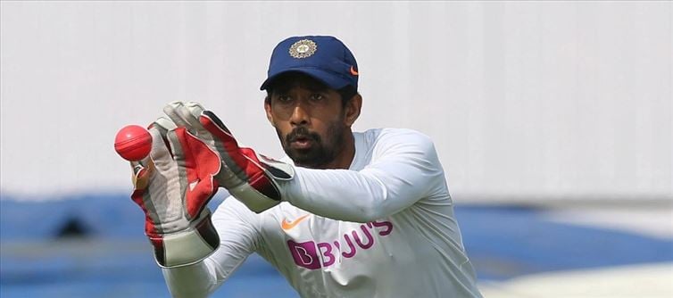 ব্যাটে অসাধারণ ঋদ্ধি