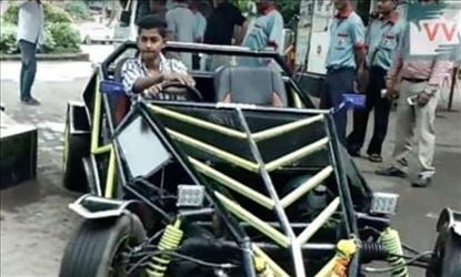 यूट्यूबच्या साहायाने रिक्षाचालकाच्या मुलाने तयार केली अनोखी कार