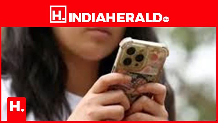 Greece to Ban Social Media for Children Under 15: What’s the Real Story?