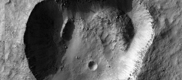 మార్స్ పై విచిత్రమైన ఆకారంలో బిలం.. ఫోటో వైరల్!