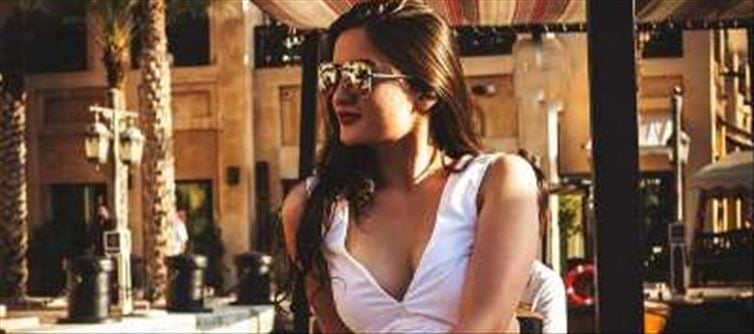 Bigg Boss Losliya shocks her father in cleavage exposing dress