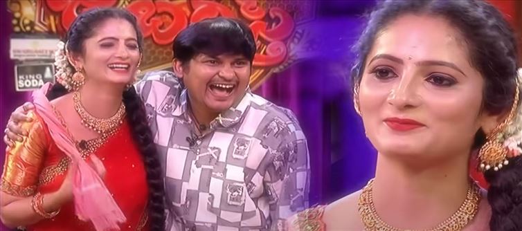 టీవీ: న్యూస్ రీడర్ని లైన్ లో పెట్టిన రాకేష్.. వీడియో వైరల్..!!