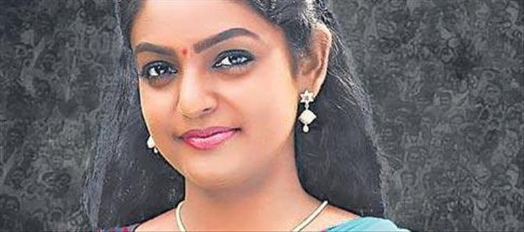 ఈ స్టార్ హీరోకి వంటలక్క ఏం అవుతుందో తెలుసా..!?
