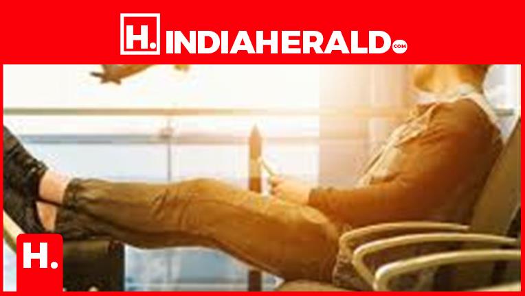 ✈️ Free Airport Lounge Access Set to End? New Debit & Credit Card Rules from April 1