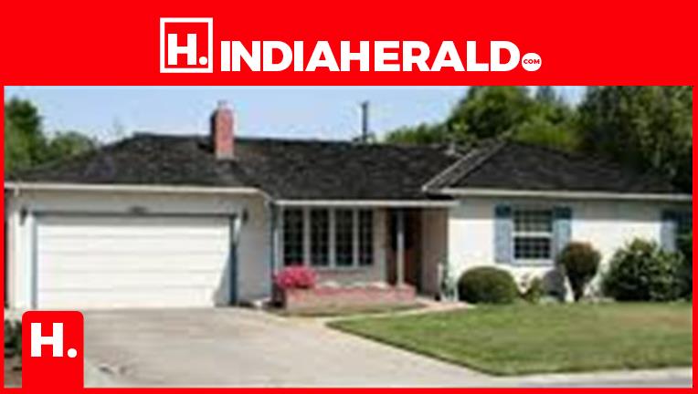 🚀 Humble Beginnings: The Garage Startup (1976–1980)