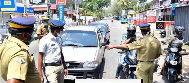 కారులో హెల్మెట్ లేదని చలాన్ విధించిన పోలీసులు..