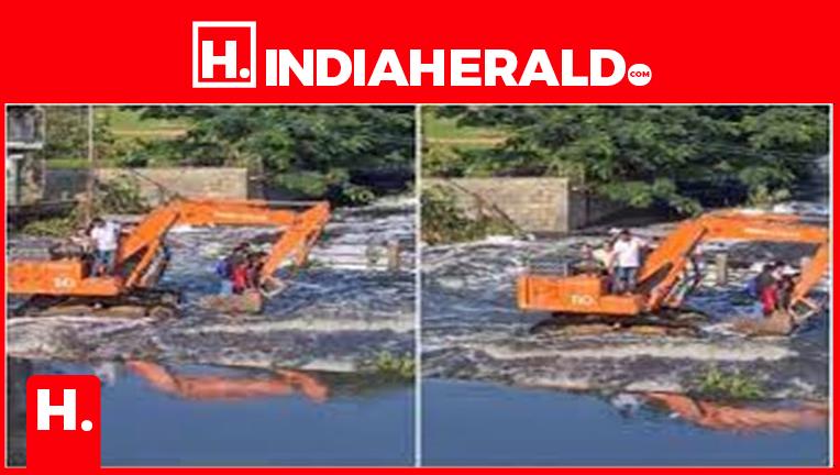 People in Bangalore are using JCB to go office... People in Bangalore are using JCB to go office...