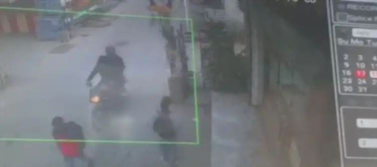 Viral Video: బాలికపై యాసిడ్ దాడి?