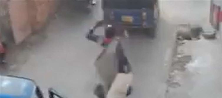 Viral video : ఓపెన్ మ్యాన్‌హోల్‌లో పడిపోయిన మహిళ!