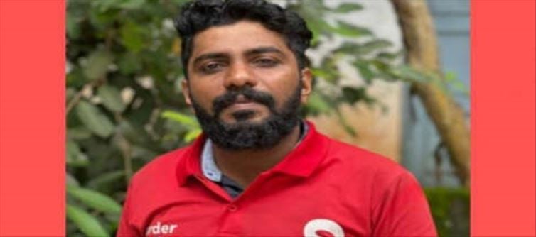 Zomato employee's humanity..! Risk taken for 1-year-old child..?