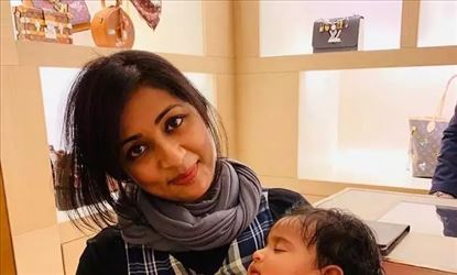 നടി നവ്യ നായർ കൈക്കുഞ്ഞുമായി: ആരാണെന്നുള്ള ചോദ്യവുമായി ആരാധകർ